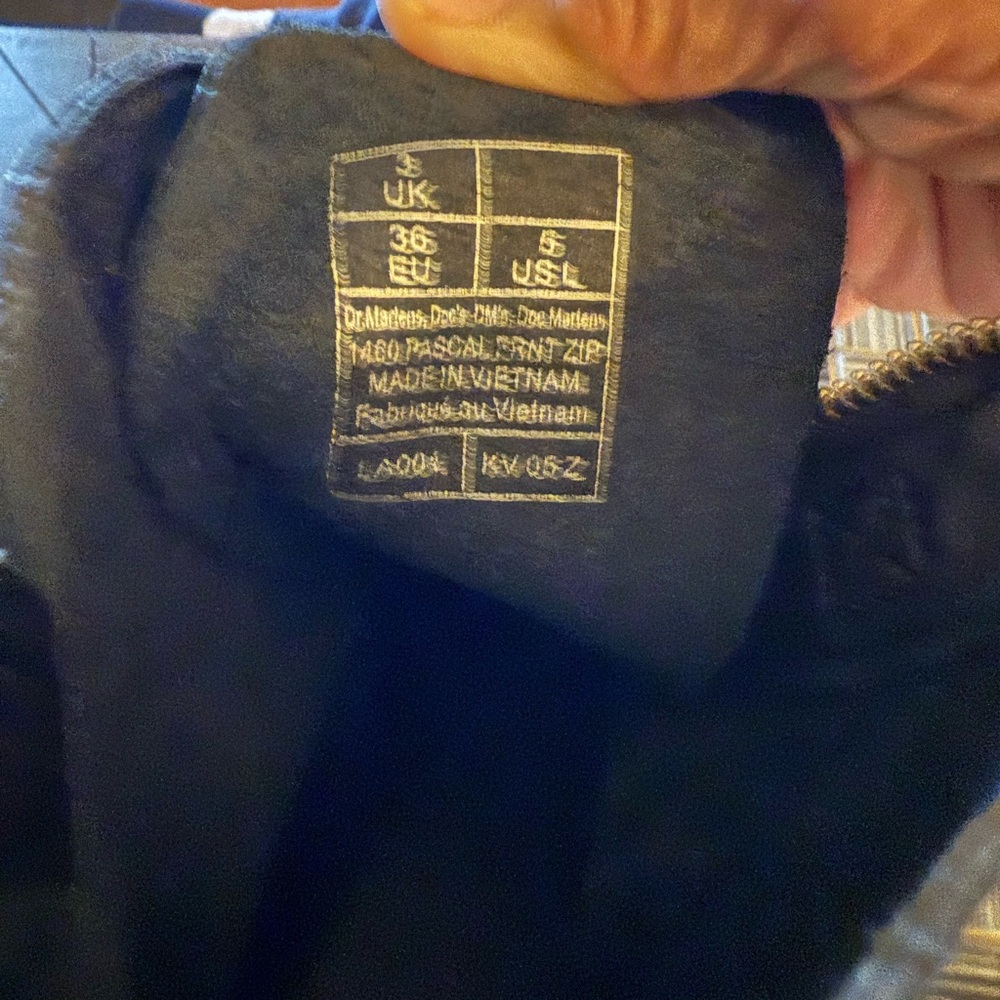 DR MARTENS AIRWAIT
Size 5 NEW - Picture 3 of 7